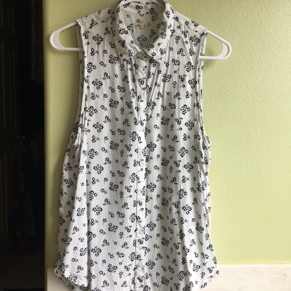 Hollister Floral Sleeveless Button Top